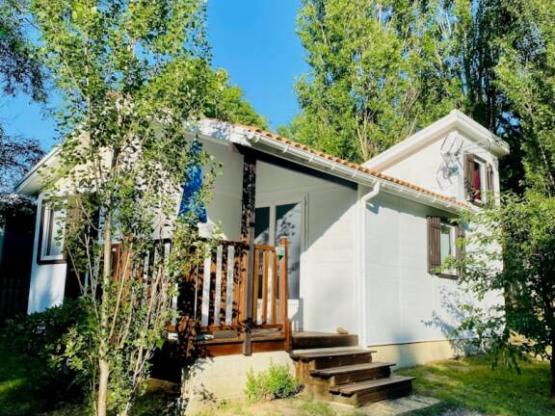 Chalet Cèdre Premium 35m² - 3 chambres + Terrasse semi-couverte 8m² + Clim + TV + LV