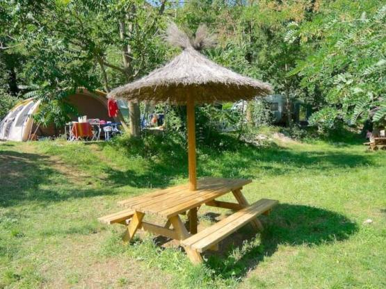 Forfait confort, 1 tente ou caravane + voiture ou camping-car avec électricité