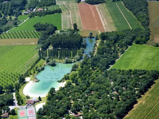Chambre Confort, salle de bain, wc avec TV