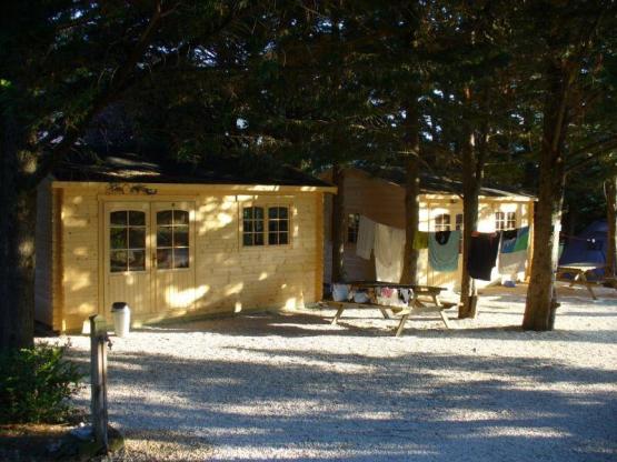 Cabanon provençal zonder privé sanitair (2 kamers en ingerichte keuken)