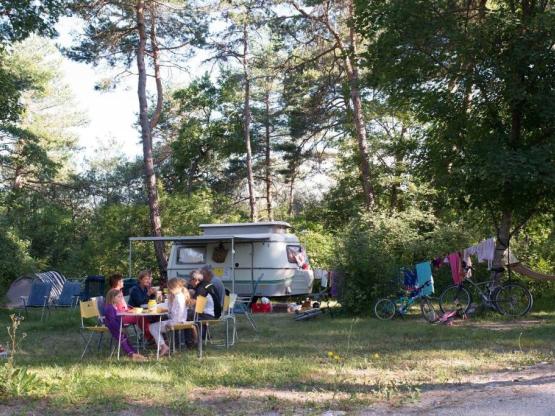 FORFAIT Emplacement CONFORT, personnes et électricité en supplément