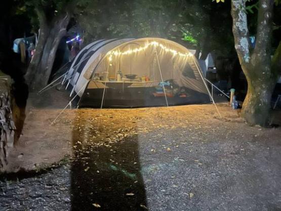 Emplacement standard tente et caravane pliante