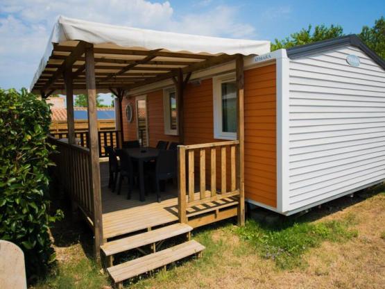 Mobil home Confort 29m² (3 chambres) + clim + terrasse couverte + TV