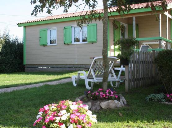 Chalet Confort+ 26,5 m² (2 chambres) + terrasse couverte  + TV