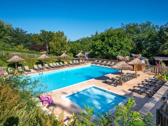 Stacaravan Tribu Confort 50m² - 5 slaapkamers - 2 badkamers + overdekt terras + TV -