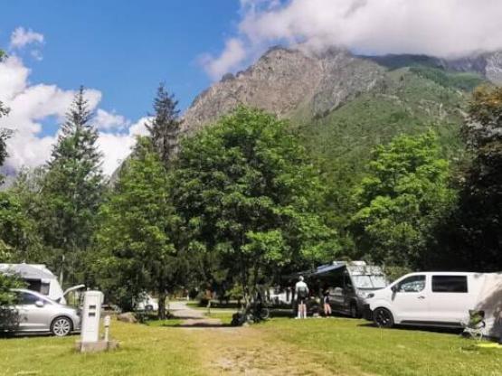 Pitch + tent , caravan or camping-car