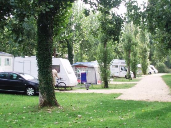 FORFAIT Emplacement 2 pers : Fourgon - Caravane - Camping-Car + Électricité 10A