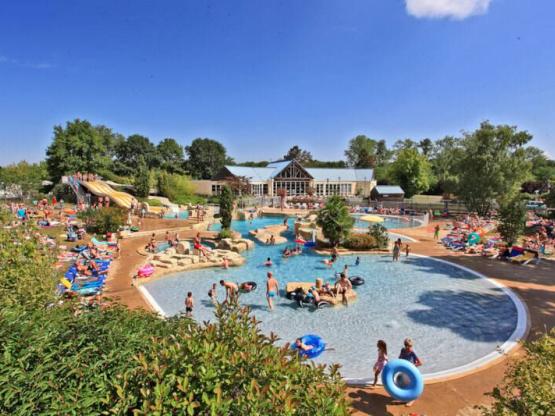 Emplacement Grand Véhicule - Electricité 16 A - Eau - Evacuation -