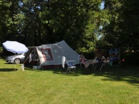 Emplacement EXCLUSIVEMENT camping car - sans électricité - gravier