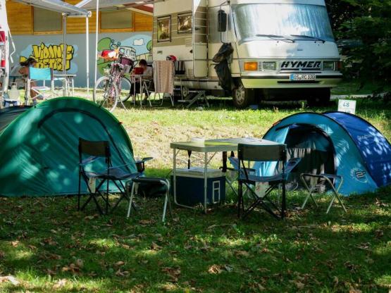 Emplacement avec électricité tente/caravane/camping-car ???????