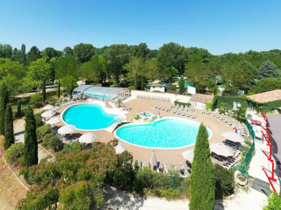 03 Emplacement L véhicule + électricité 6A +100m²