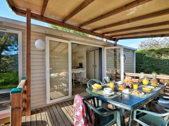 Stacaravan Comfort 29m² - 2 slaapkamers - overdekt terras + TV