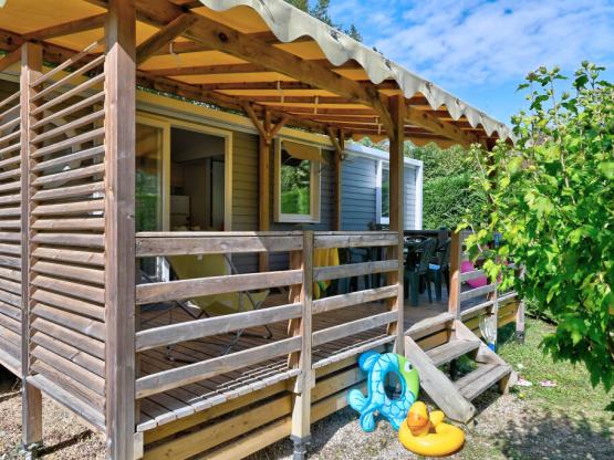 Stacaravan Comfort 31m² - 3 slaapkamers - overdekt terras + TV