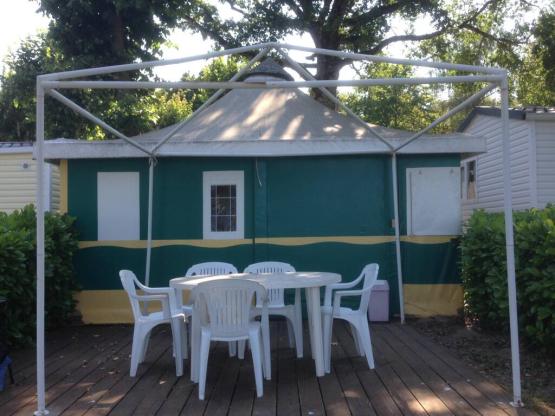 Bungalow toilé avec sanitaire 25 m²