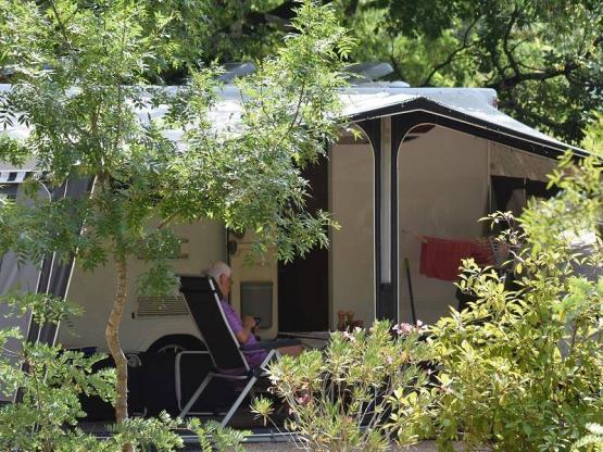 Confort parcela (electricidad 6A) - Cuerdas/barra de tiro de 7 m como máximo incluidas