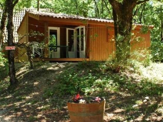 CHALET 4 PLACES PLAIN PIED AVEC TERRASSE COUVERTE à Saint Cirq Lapopie