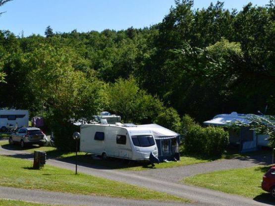 Emplacement 110m² minimum, (voiture de location en option)