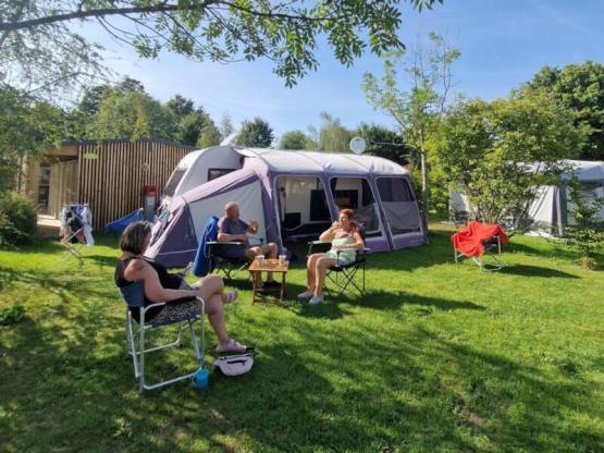 Forfait B : emplacement + électricité 10 Ampères + véhicule