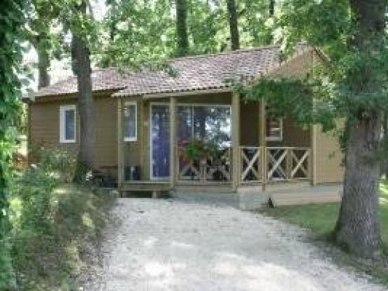Comfort chalet 34 m², 2 bedrooms, covered terrace, shaded