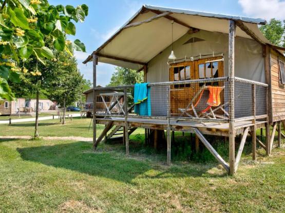 Cabane Lodge Bois sur pilotis Standard 38m² (2 chambres) dont terrasse couverte 12m² + TV