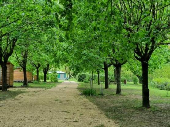 Forfait: 1 à 2 pers+ emplacement + véhicule + tente ou caravane