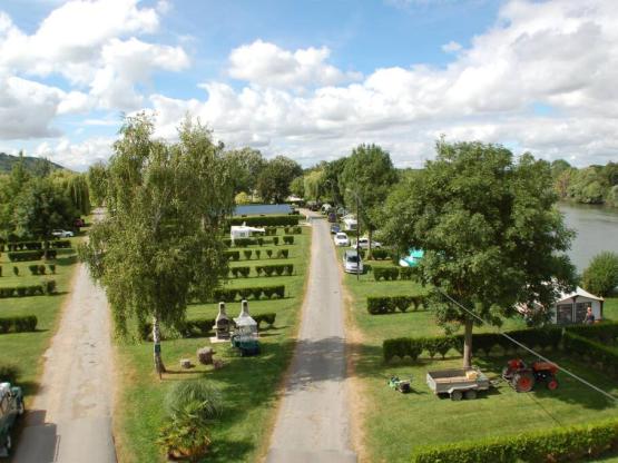 Confort Pauschale: Auto + Zelt oder Wohnwagen oder Wohnmobil mit Leistungen + Strom (6A)