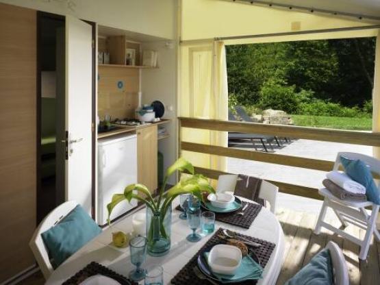 Tithome (sans sanitaire) Plus de confort que la toile de tente et que la caravane (près des sanitaires)