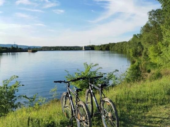 EMPLACEMENT VELO (électricité + 1 Tente)