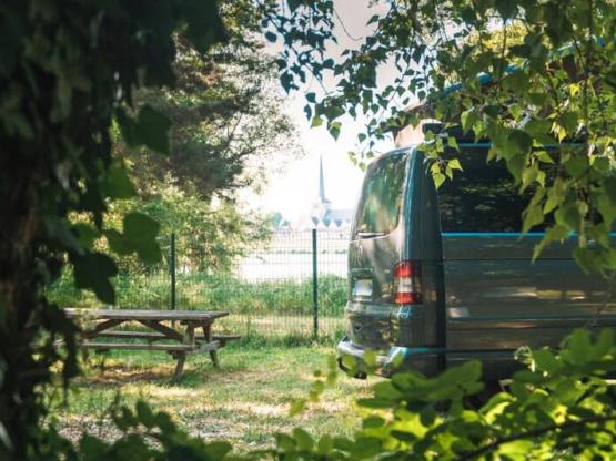 Emplacement bord de Loire (tente 2.5m*2.5m maxi - van 2.10m max)