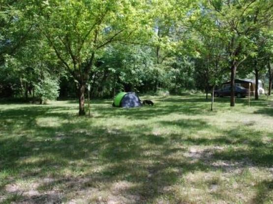 Standplaats voor 2 personen met auto, tent of caravan