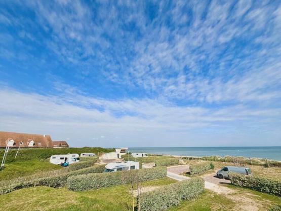 FORFAIT PREMIUM - sanitaire privatif (douche, WC, lavabo), cuisine extérieure, électricité