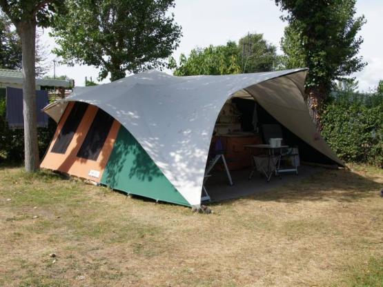 Emplacement + électricité 10A + 1 véhicule + tente ou caravane