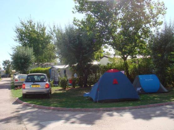 Forfait emplacement 2 personnes, 1 véhicule, eau