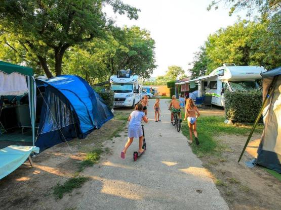 Camping-car jusqu'à 7m + électricité + 2 adultes + taxes