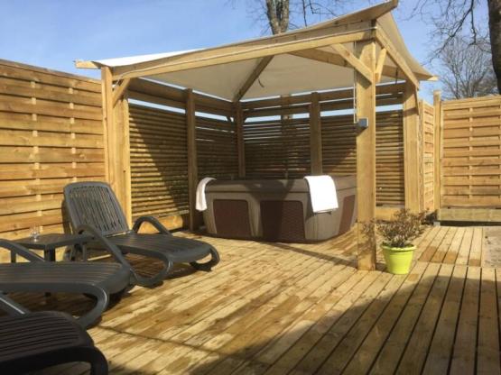 Mobilhome N°14 Cocooning 3 chambres - spa privatif