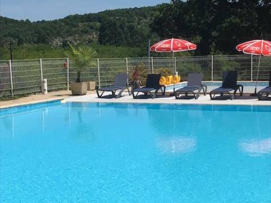 Tente Raclet Safari - 4 personnes - 2 chambres avec 2 lits (160 x 205) - cuisine équipée - salon de jardin