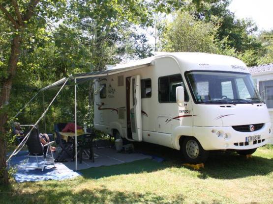 Forfait nuit étape : emplacement 1 véhicule + 1 caravane ou 1 tente ou 1 camping-car