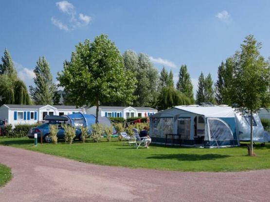 Grand Confort Standplaats (elektriciteit 16amp +water- en afvoerpunt)