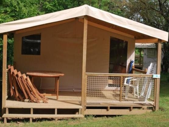 Lodge Standard 19m² 2 slaapkamers + overdekt terras (zonder privé sanitair)