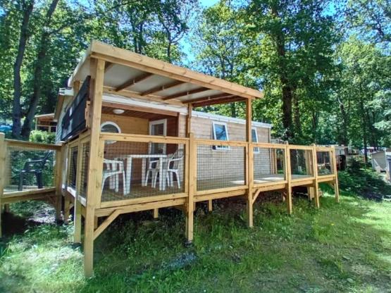 Mobil-home Standard Bois - 24m² - 2 chambres + terrasse semi couverte 18m² + TV