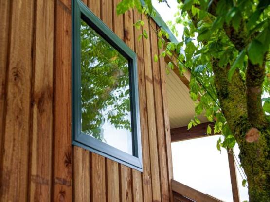 Chalet PREMIUM (35m²)  5 pers, 2 chbres, Clim, TV, Lave-vaisselle, lit Queen size