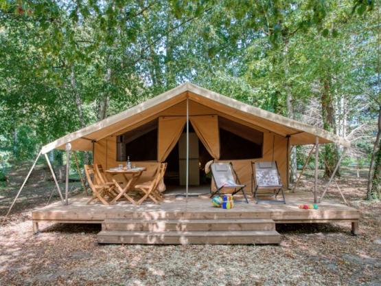 Tente Safari Standard  25m² (2 chambres) - sans sanitaires + terrasse couverte