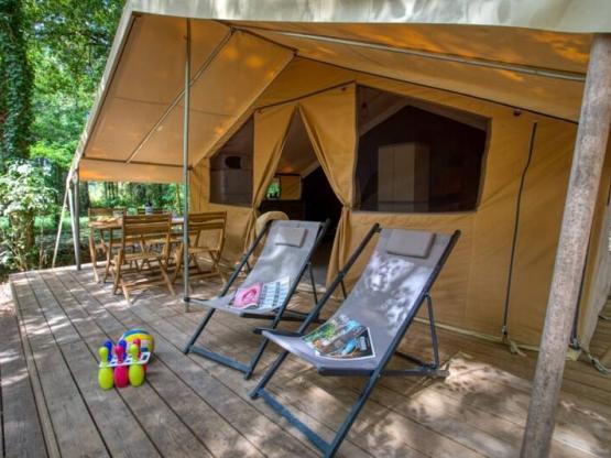 Tente Safari Standard  25m² (2 chambres) - sans sanitaires + terrasse couverte
