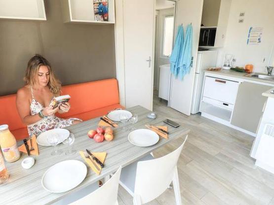 Mobil-home Azur Sérénité 25m² - Jacuzzi privatif - 3 pièces - 2 chambres - Climatisation