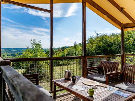 Bungalowtent Standard 19m² (2 slaapkamers) - overdekt terras 6m² - zonder privé sanitair