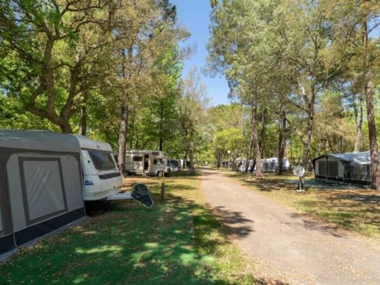 Forfait électrifié : 2 pers. + 1 véhicule + 1 instalation + électricité