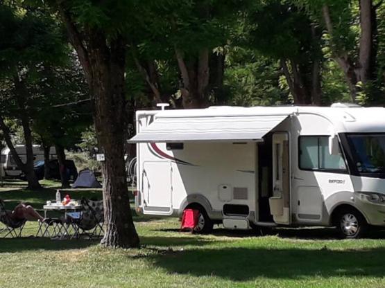 Forfait emplacement 1 à 2 pers  AVEC ELECTRICITE +véhicule + tente/caravane ou camping-car