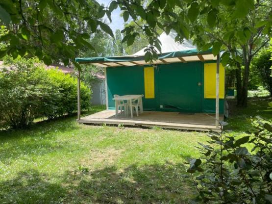 Standard Cerisier Canvas Bungalow 25 m² - 2 Schlafzimmer + überdachte Terrasse 10 m²