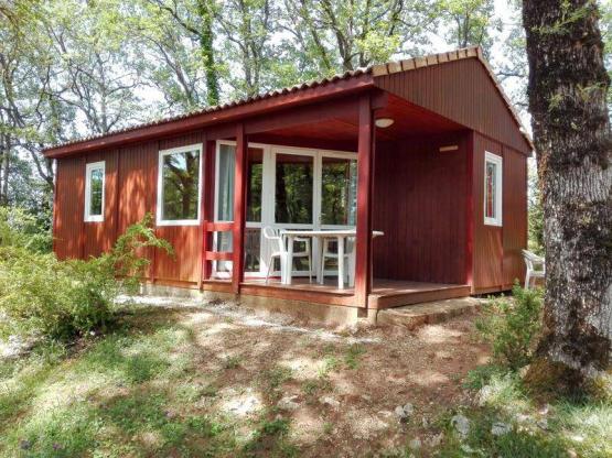 CHALET CONFORT IDEAL POUR 1 FAMILLE AVEC 3 ENFANTS OU 2 COUPLES à Saint Cirq Lapopie
