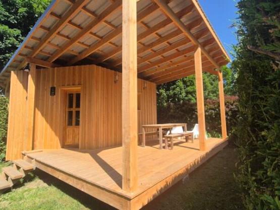 Hutte CONFORT 25 m² (2 chambres) + terrasse couverte + TV - sans sanitaire